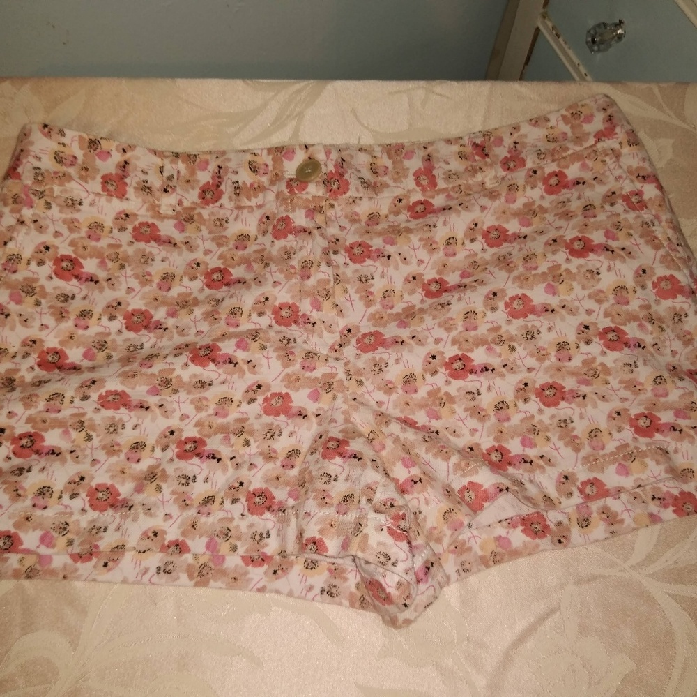 Ann Taylor Loft, 16P, floral, shorts.